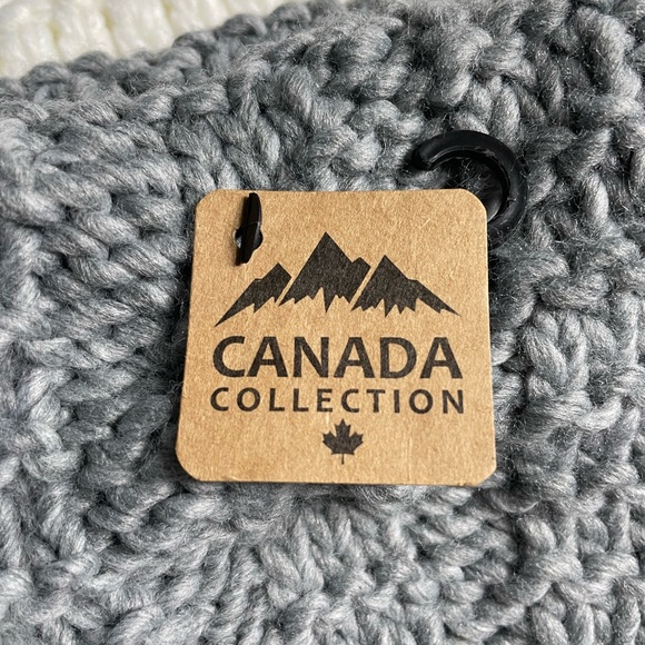 Knit Canadiana Scarf 🇨🇦 - Picture 3 of 5